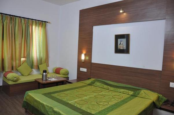 Hotel Gorbandh 